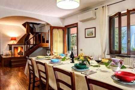 Gocce Villas - Villa De Flores Country Style Villa With Pool ماسّا لوبْرينسِ المظهر الخارجي الصورة