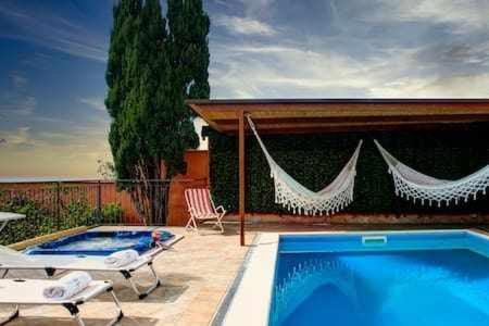 Gocce Villas - Villa De Flores Country Style Villa With Pool ماسّا لوبْرينسِ المظهر الخارجي الصورة